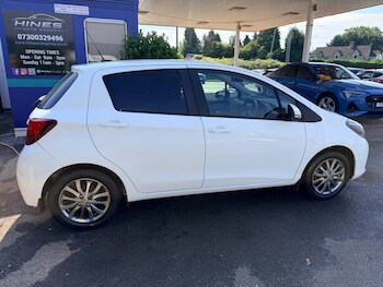 Used Toyota Yaris 2016 for sale - 79345344: Photo