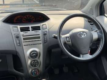 Used Toyota Yaris 2010 for sale - 75041332: Photo