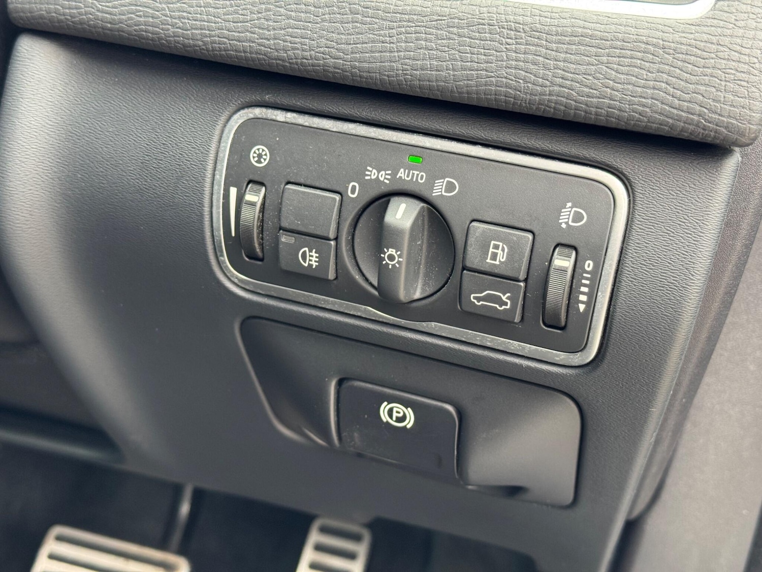 Used Volvo XC60 2017 for sale - 76151128: Photo 10