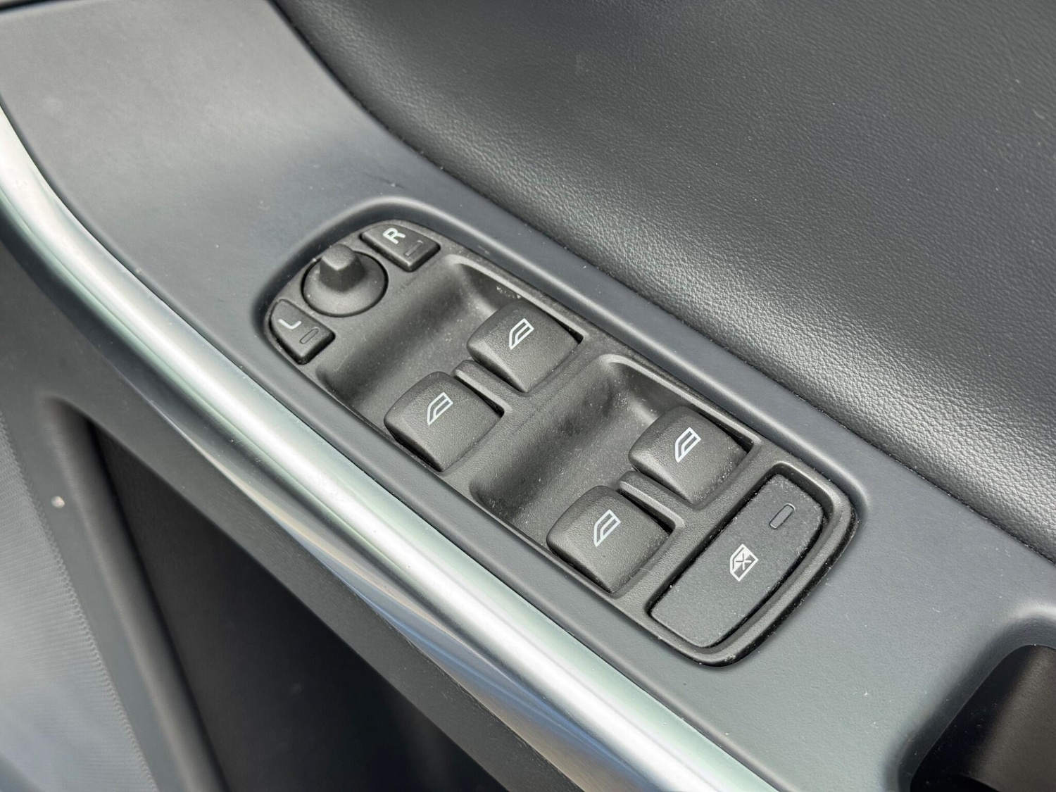 Used Volvo XC60 2017 for sale - 76151128: Photo 11