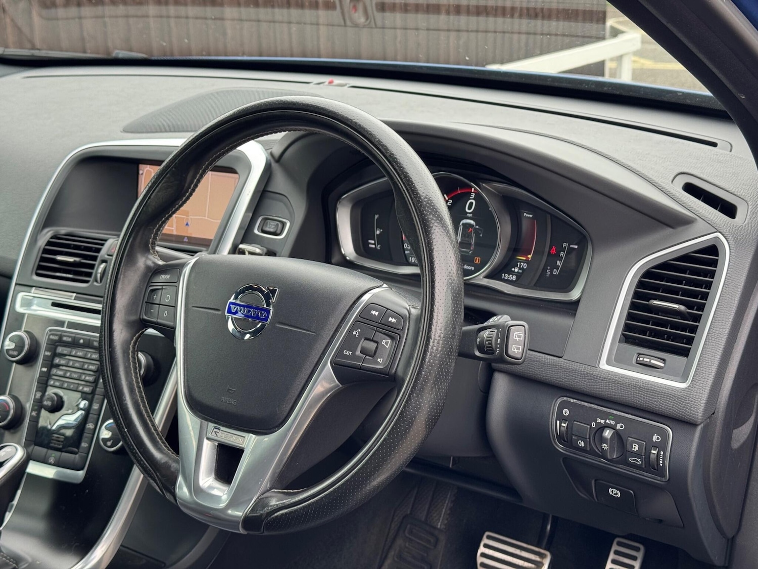 Used Volvo XC60 2017 for sale - 76151128: Photo 9