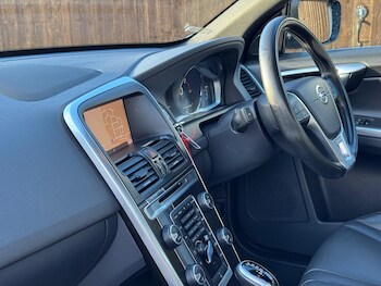 Used Volvo XC60 2017 for sale - 76771629: Photo