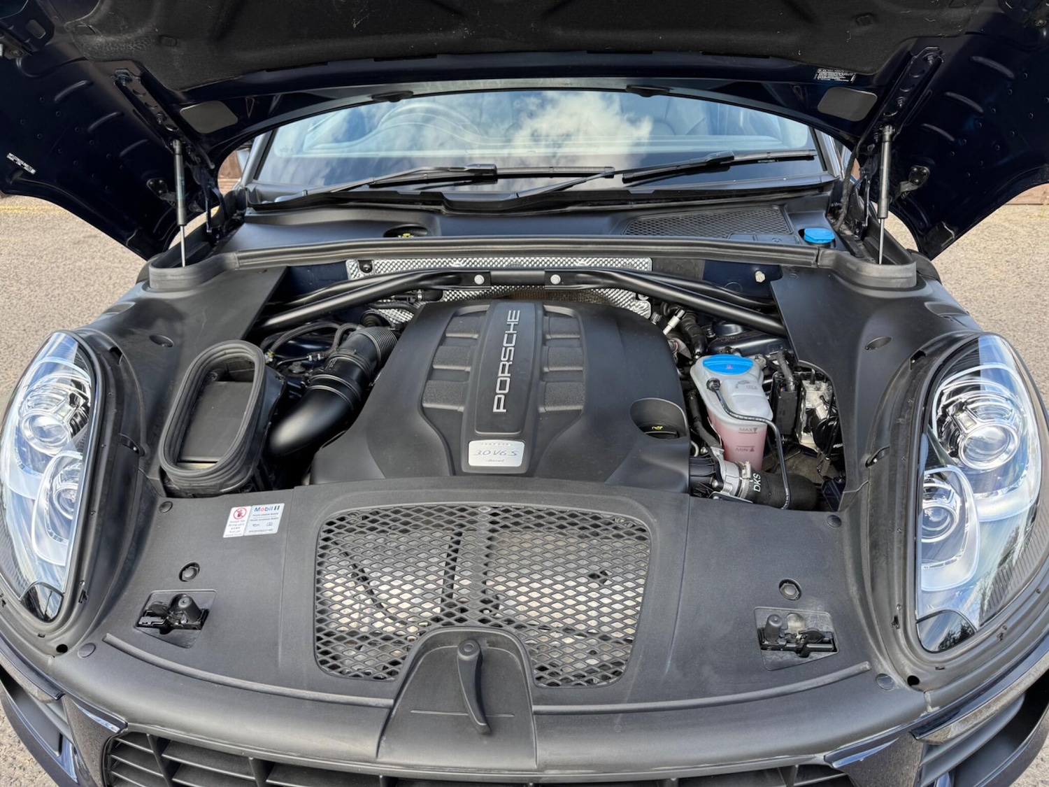 Used Porsche Macan 2015 for sale - 77053945: Photo 14