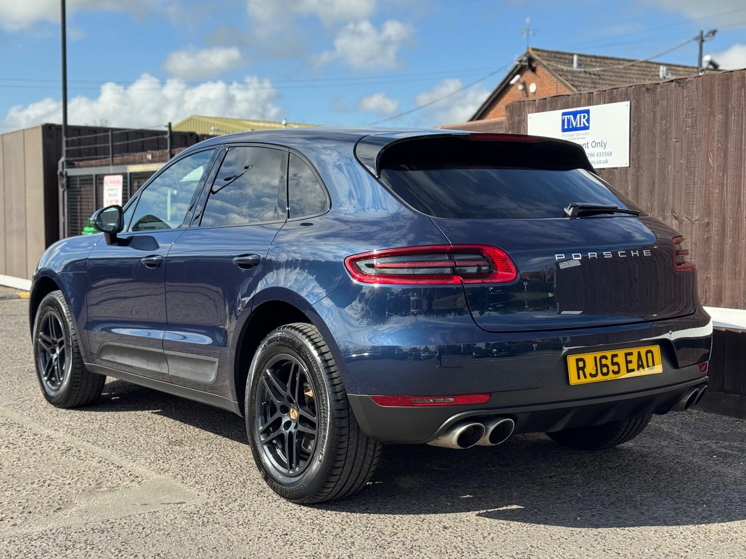 Used Porsche Macan 2015 for sale - 77053945: Photo 2