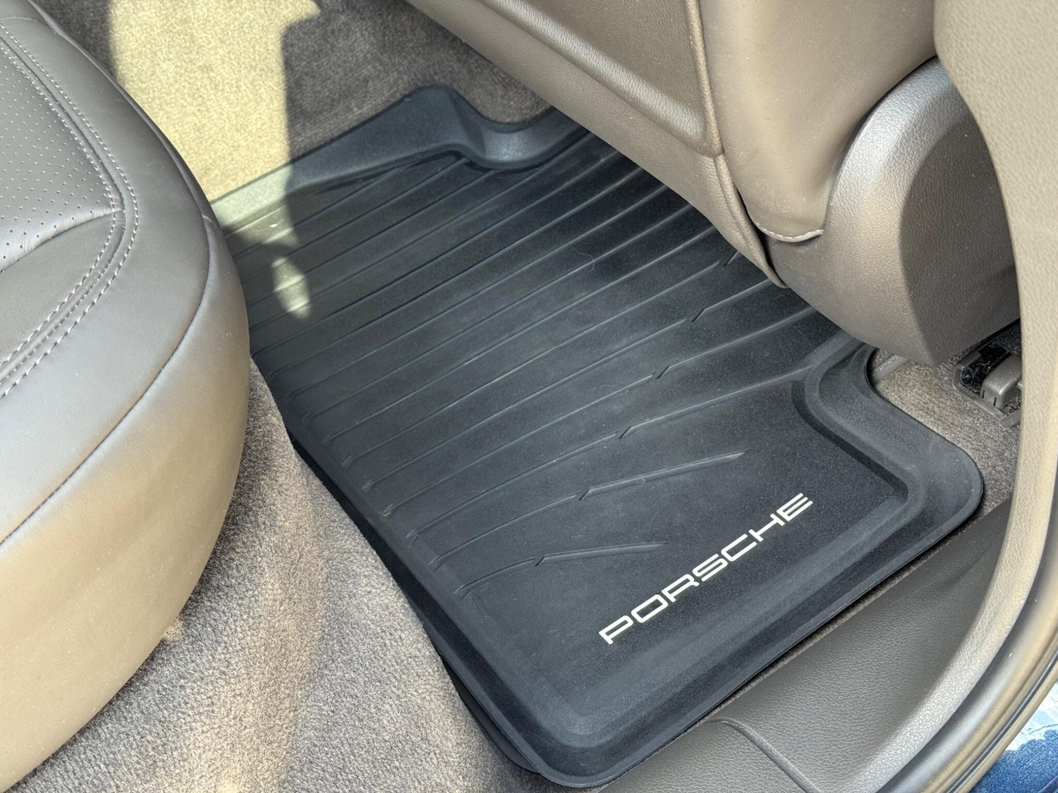 Used Porsche Macan 2015 for sale - 77053945: Photo 39