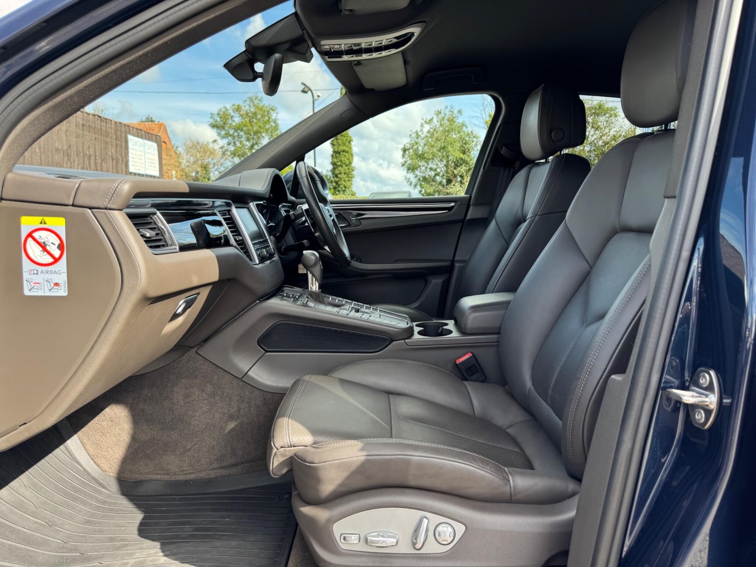 Used Porsche Macan 2015 for sale - 77053945: Photo 41