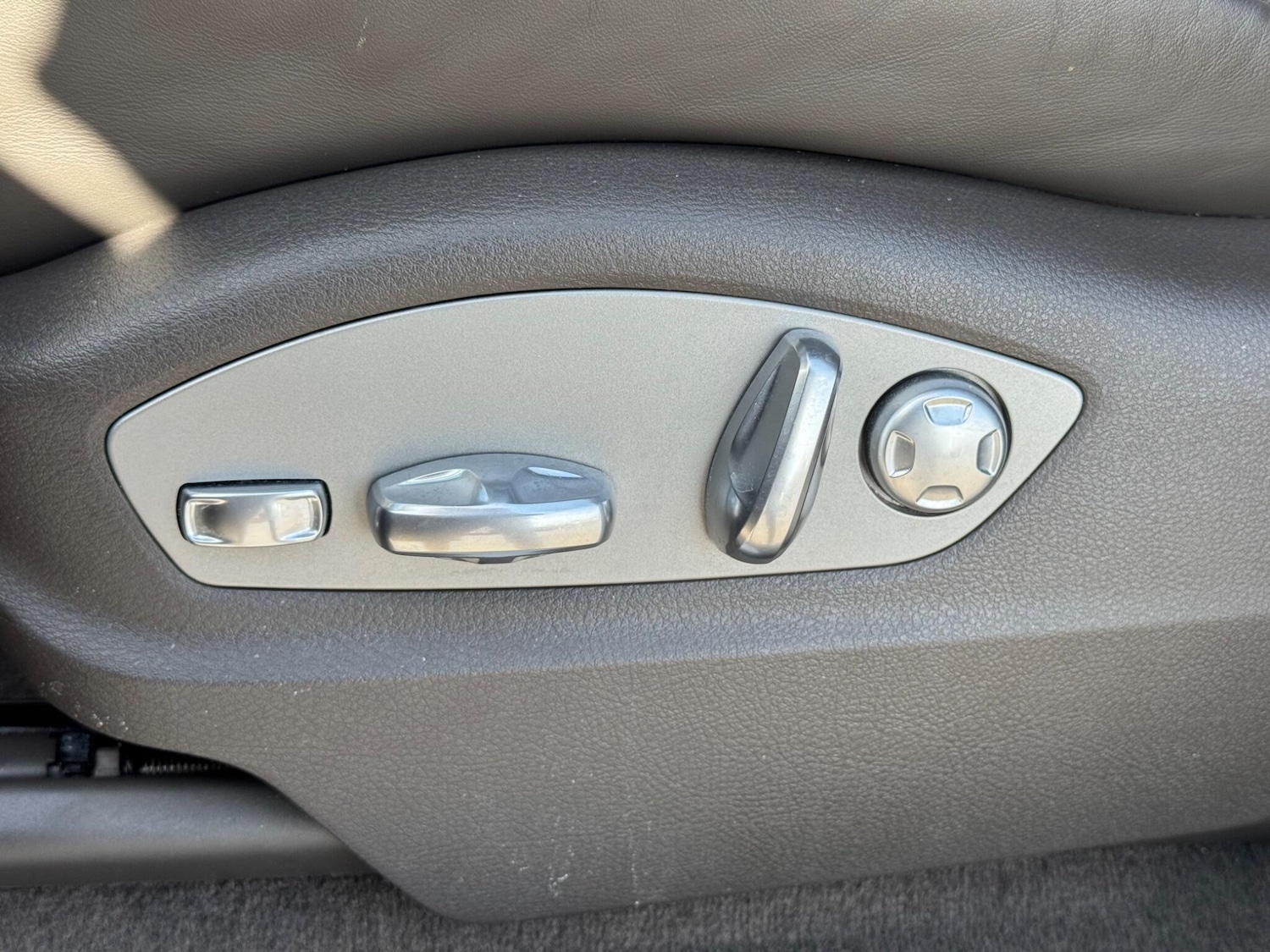 Used Porsche Macan 2015 for sale - 77053945: Photo 43