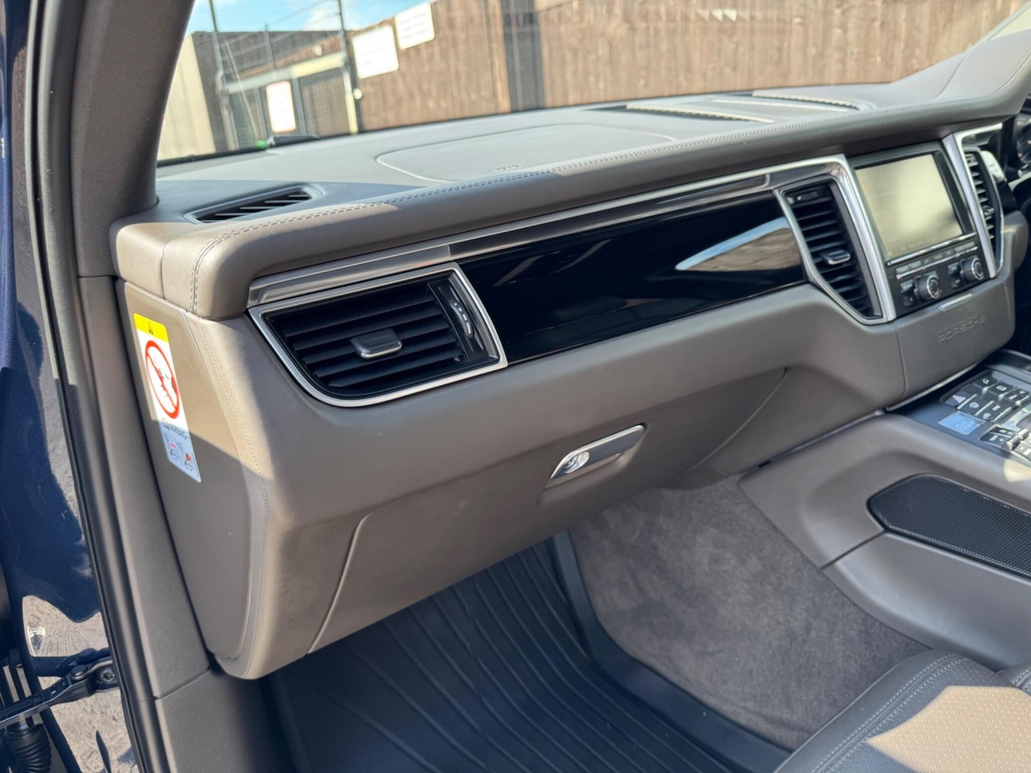 Used Porsche Macan 2015 for sale - 77053945: Photo 44