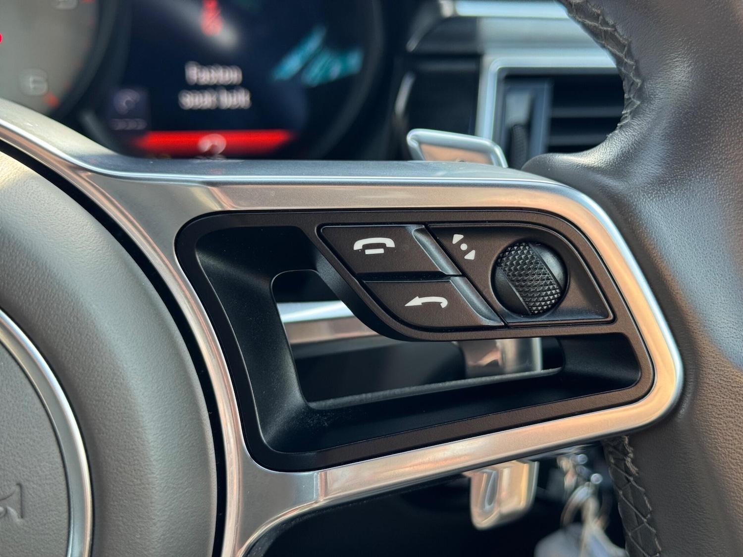 Used Porsche Macan 2015 for sale - 77053945: Photo 65