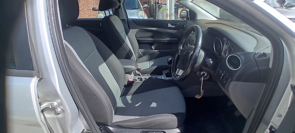 Used Ford Focus 2010 for sale - 75348958: Photo 11