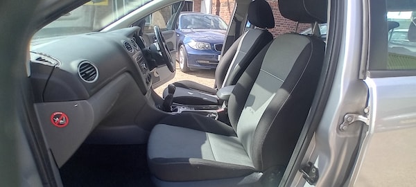 Used Ford Focus 2010 for sale - 75348958: Photo 16