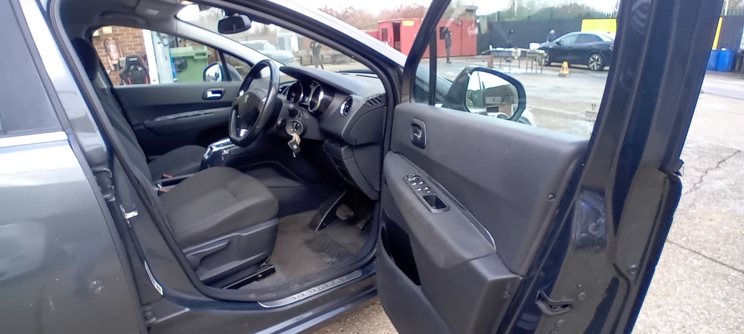 Used Peugeot 5008 2015 for sale - 77054969: Photo 10