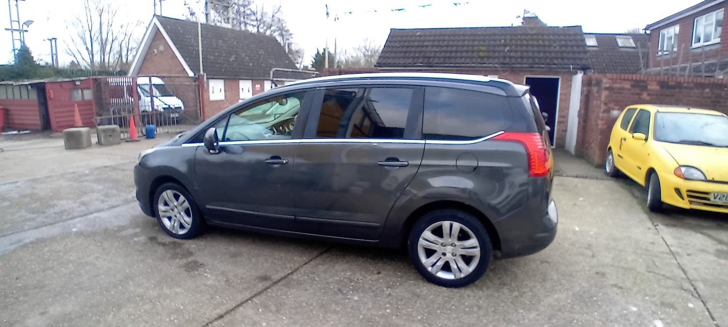 Used Peugeot 5008 2015 for sale - 77054969: Photo 5