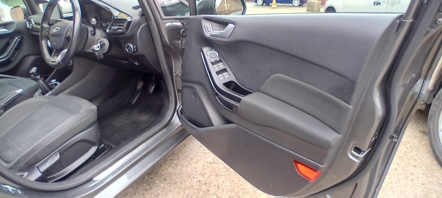 Used Ford Fiesta 2017 for sale - 77595569: Photo 9