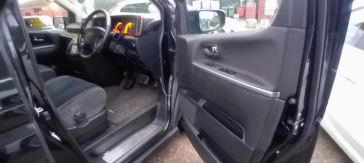 Used Nissan Elgrand 2017 for sale - 76748464: Photo 10