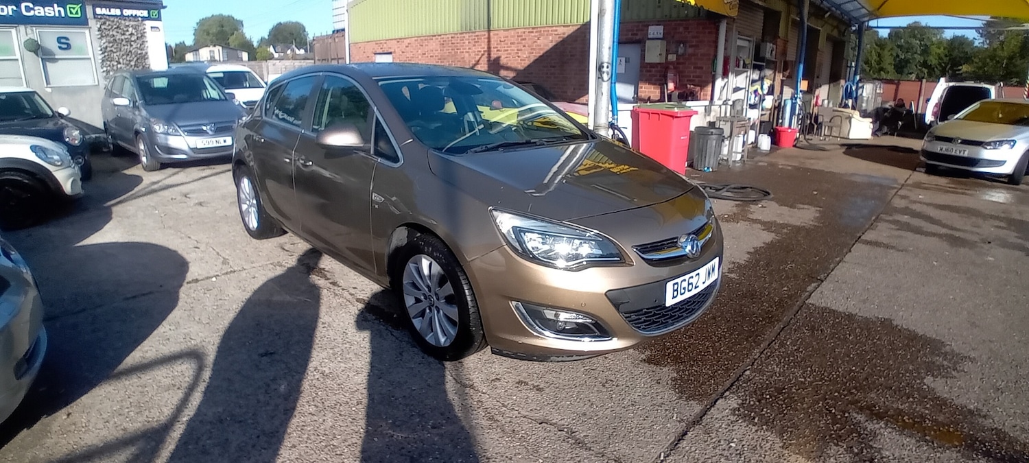 Used Vauxhall Astra 2012 for sale - 76048874: Photo 1
