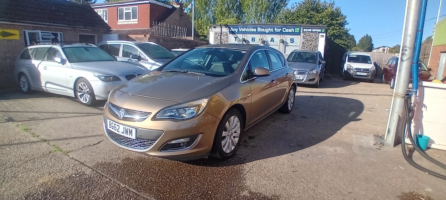 Used Vauxhall Astra 2012 for sale - 76048874: Photo 2