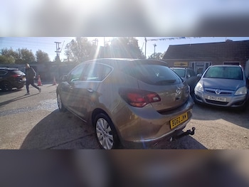 Used Vauxhall Astra 2012 for sale - 76048874: Photo 4