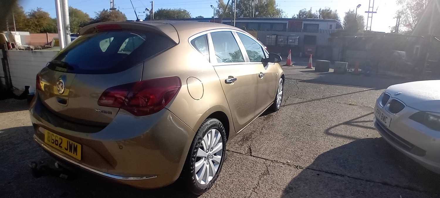 Used Vauxhall Astra 2012 for sale - 76048874: Photo 6