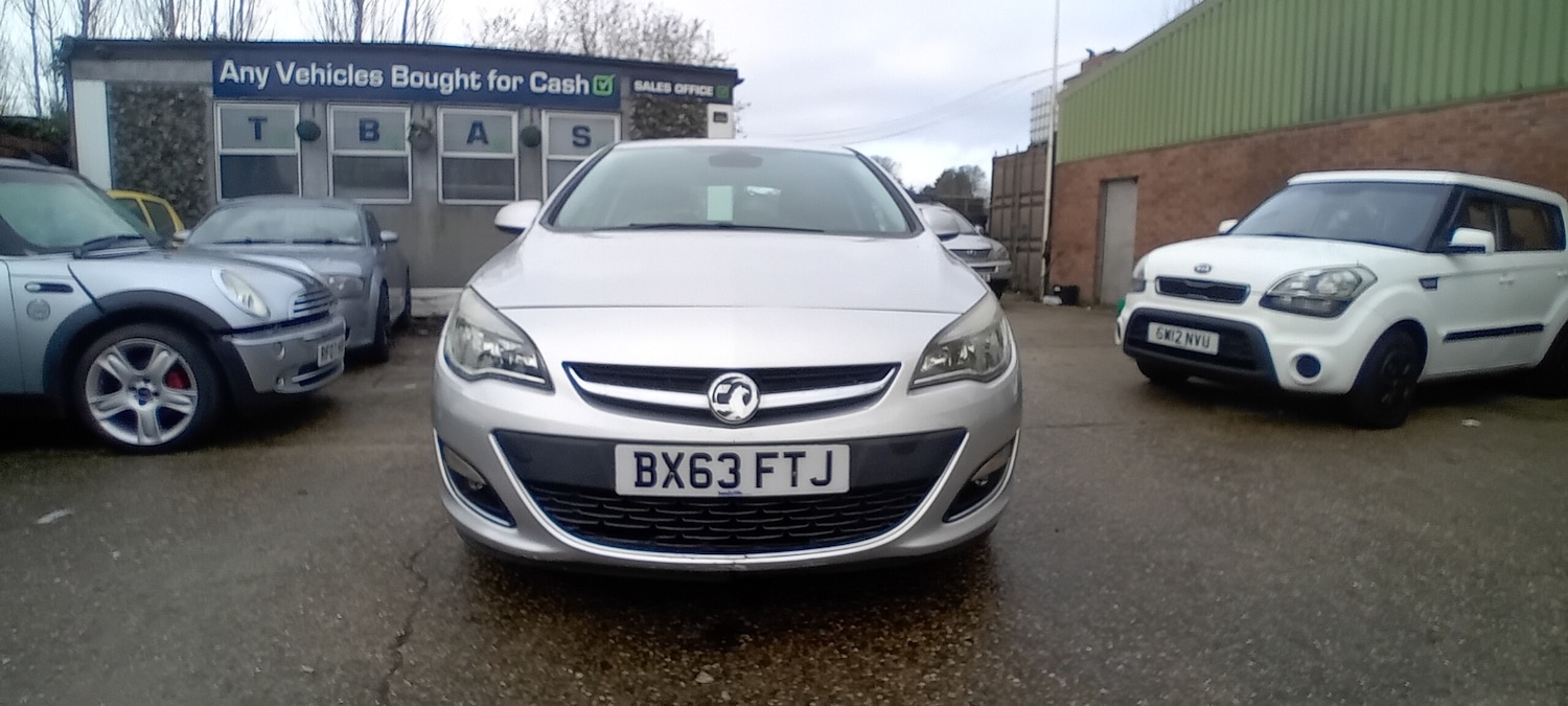 Used Vauxhall Astra 2013 for sale - 77245555: Photo 2