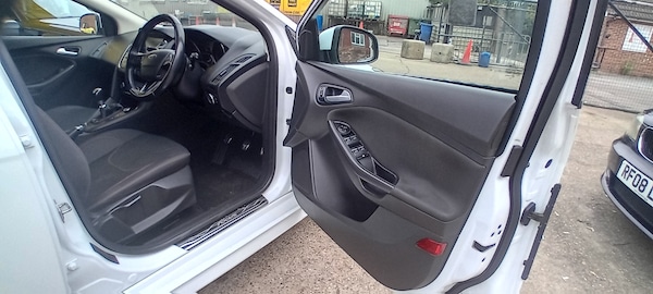 Used Ford Focus 2015 for sale - 76253410: Photo 10