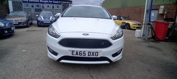 Used Ford Focus 2015 for sale - 76253410: Photo 2