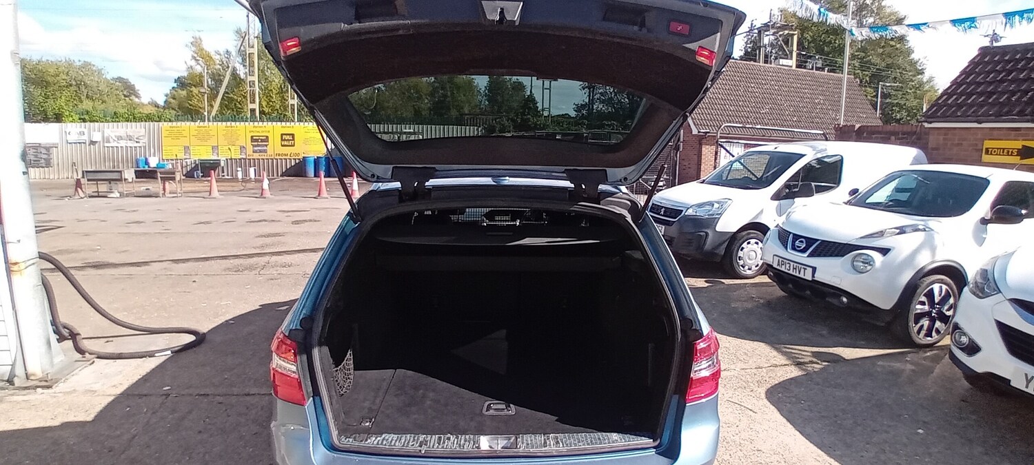 Used Mercedes-Benz E-Class 2010 for sale - 76047647: Photo 18