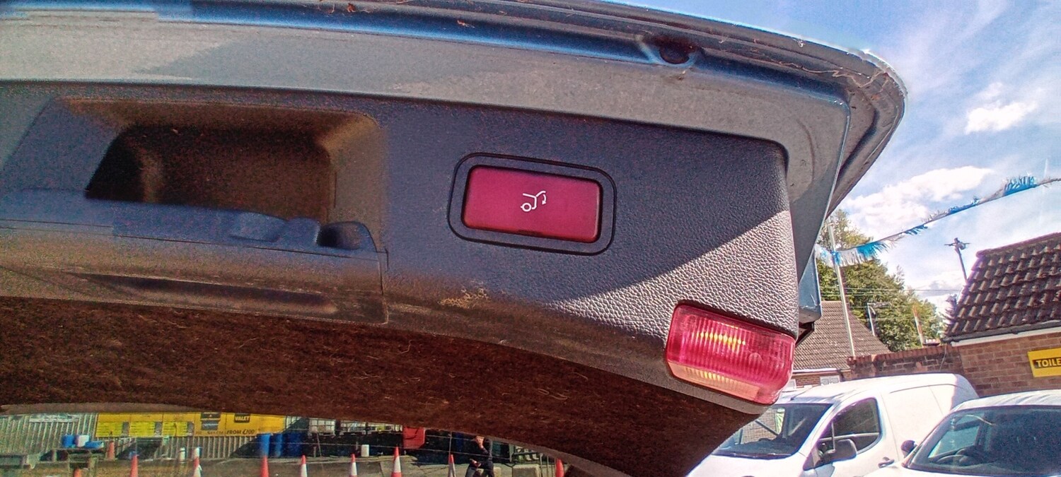 Used Mercedes-Benz E-Class 2010 for sale - 76047647: Photo 19