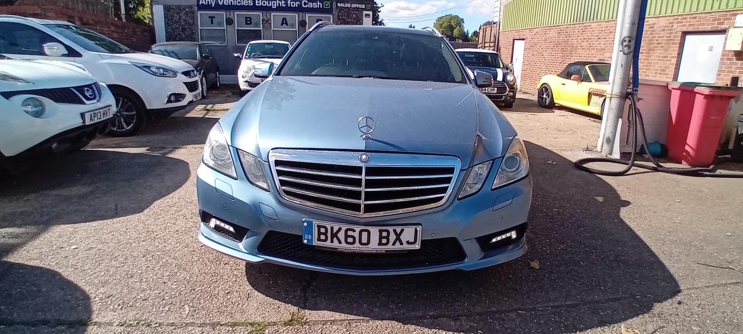Used Mercedes-Benz E-Class 2010 for sale - 76047647: Photo 2