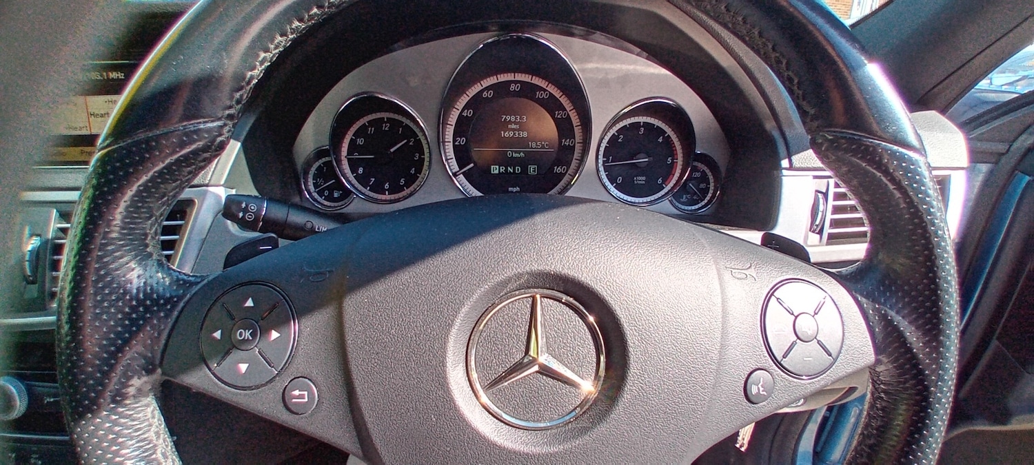 Used Mercedes-Benz E-Class 2010 for sale - 76047647: Photo 21