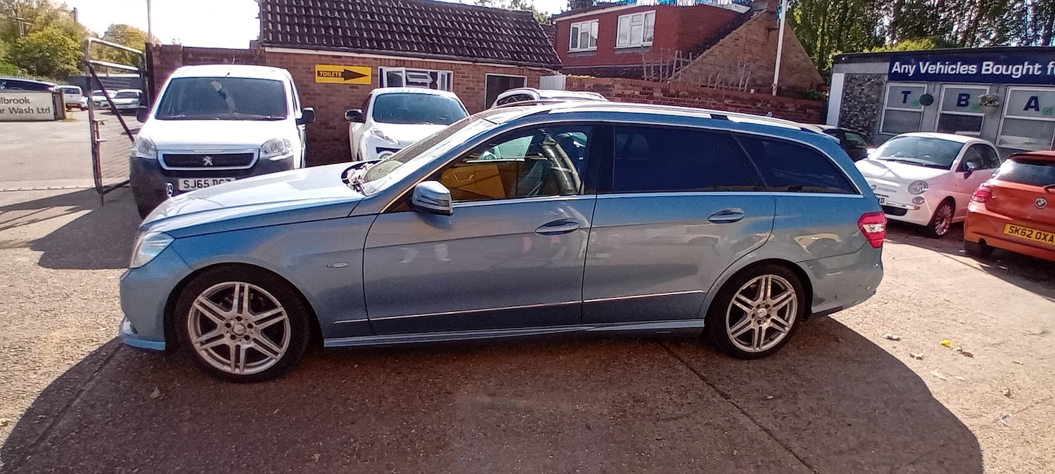Used Mercedes-Benz E-Class 2010 for sale - 76047647: Photo 4