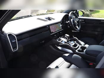 Used Porsche Cayenne 2019 for sale - 79843105: Photo
