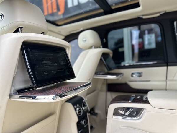 Used Rolls-Royce Cullinan 2019 for sale - 75653954: Photo 30