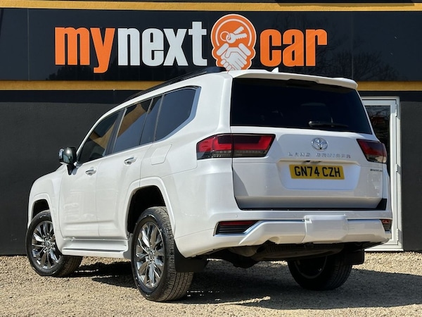Used Toyota Landcruiser 2024 for sale - 74257771: Photo 11