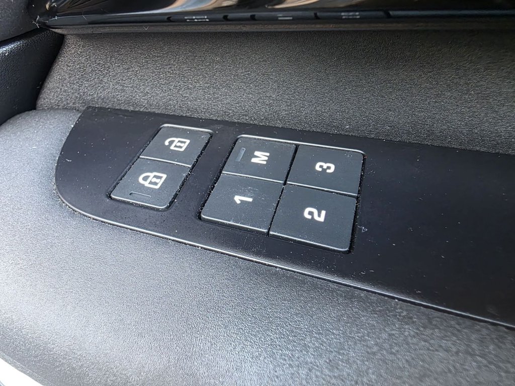 Used Land Rover Discovery 2021 for sale - 76698597: Photo 31