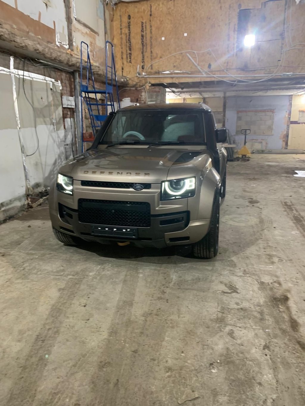 Used Land Rover Defender 2025 for sale - 77547423: Photo 2