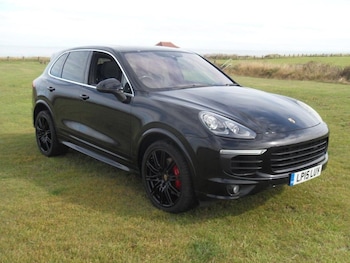 Used Porsche Cayenne 2015 for sale - 77551631: Photo