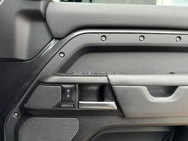 Used Land Rover Defender 2023 for sale - 74617201: Photo 15