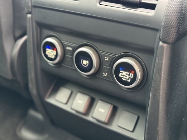 Used Land Rover Defender 2023 for sale - 74617201: Photo 18