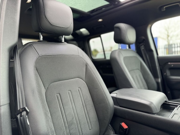 Used Land Rover Defender 2023 for sale - 74617201: Photo 28