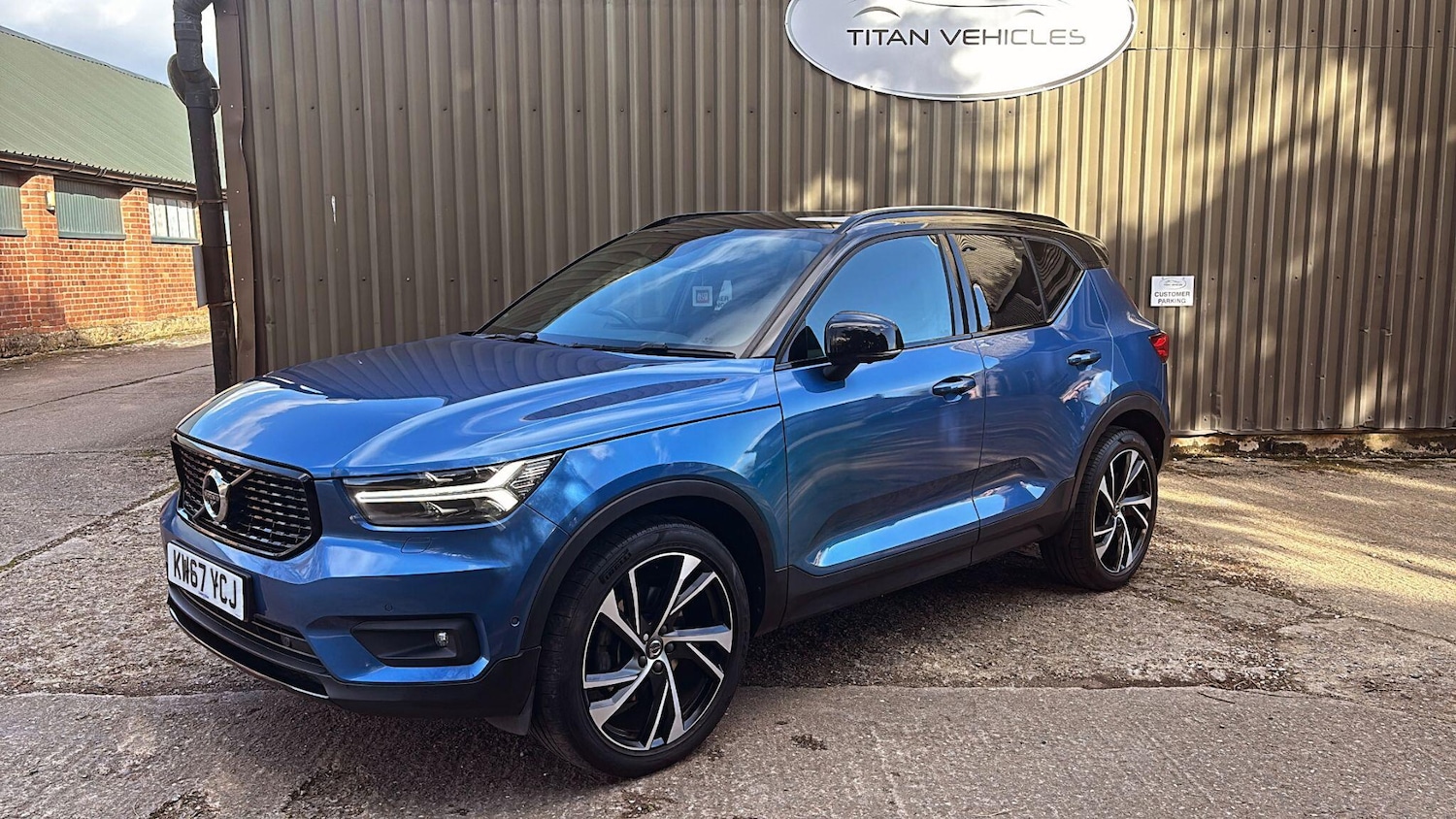 Used Volvo XC40 2017 for sale - 78204145: Photo 3