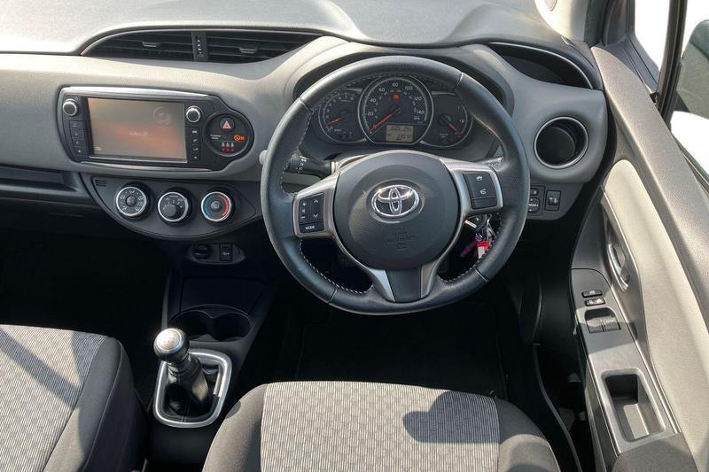 Used Toyota Yaris 2015 for sale - 76114605: Photo 11