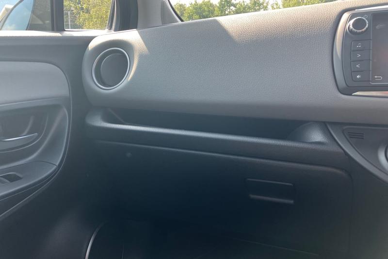 Used Toyota Yaris 2015 for sale - 76114605: Photo 32