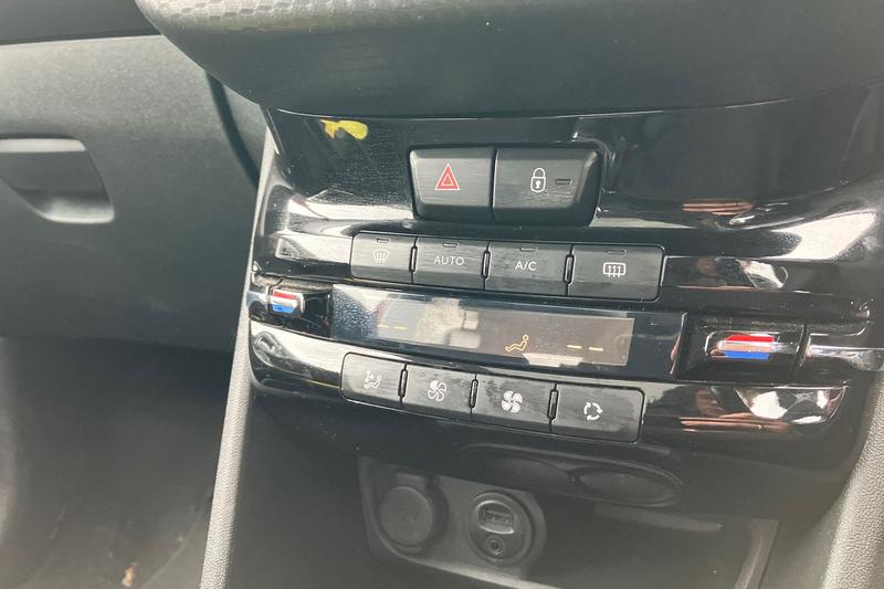 Used Peugeot 2008 2018 for sale - 76162015: Photo 26