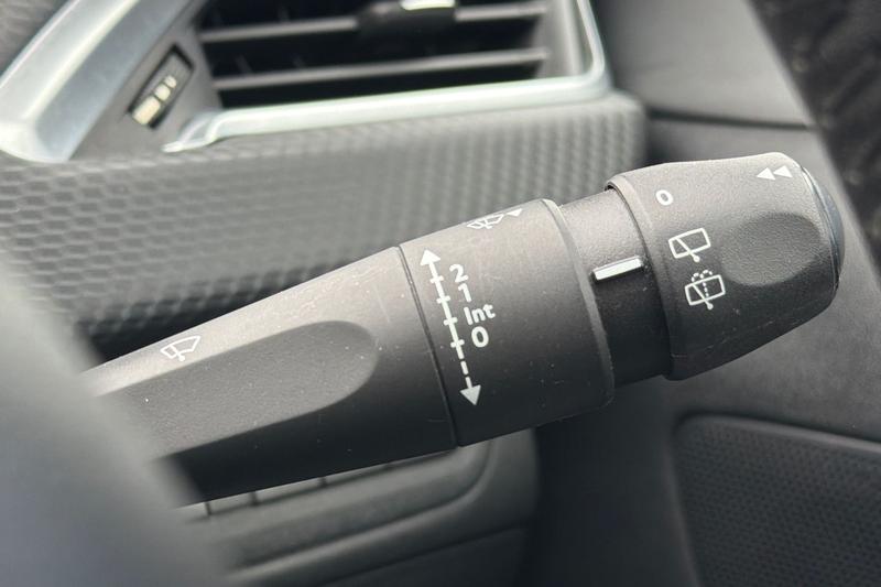 Used Peugeot 208 2016 for sale - 78095231: Photo 15