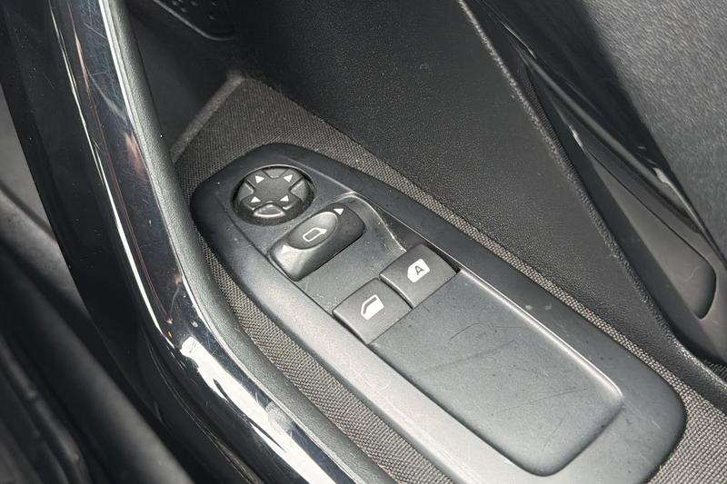 Used Peugeot 208 2016 for sale - 78095231: Photo 16