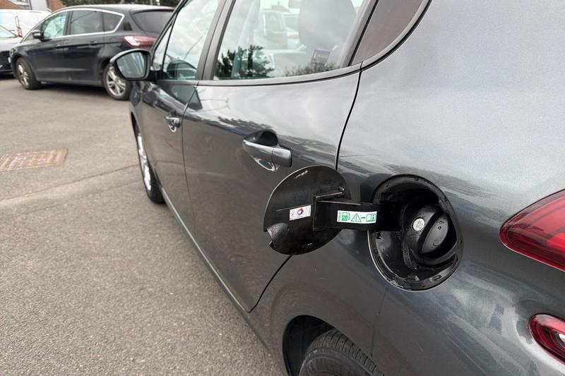 Used Peugeot 208 2016 for sale - 78095231: Photo 26