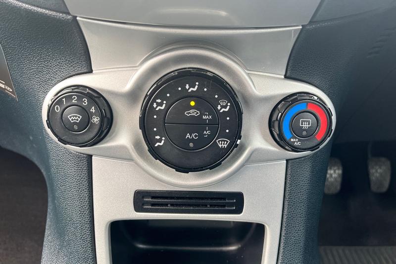 Used Ford Fiesta 2011 for sale - 76355562: Photo 27