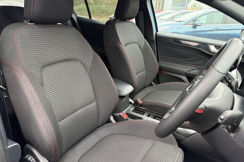 Used Ford Focus 2023 for sale - 77619928: Photo 17