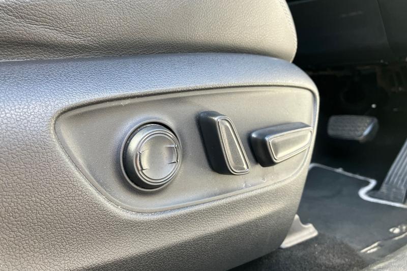 Used Toyota RAV4 2019 for sale - 76172609: Photo 32